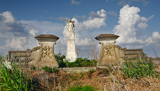 gate statue